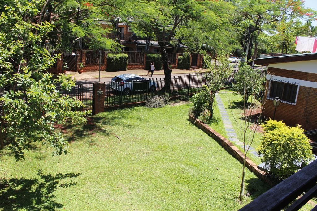 Hospedaje Los Vencejos Puerto Iguazu Exterior photo