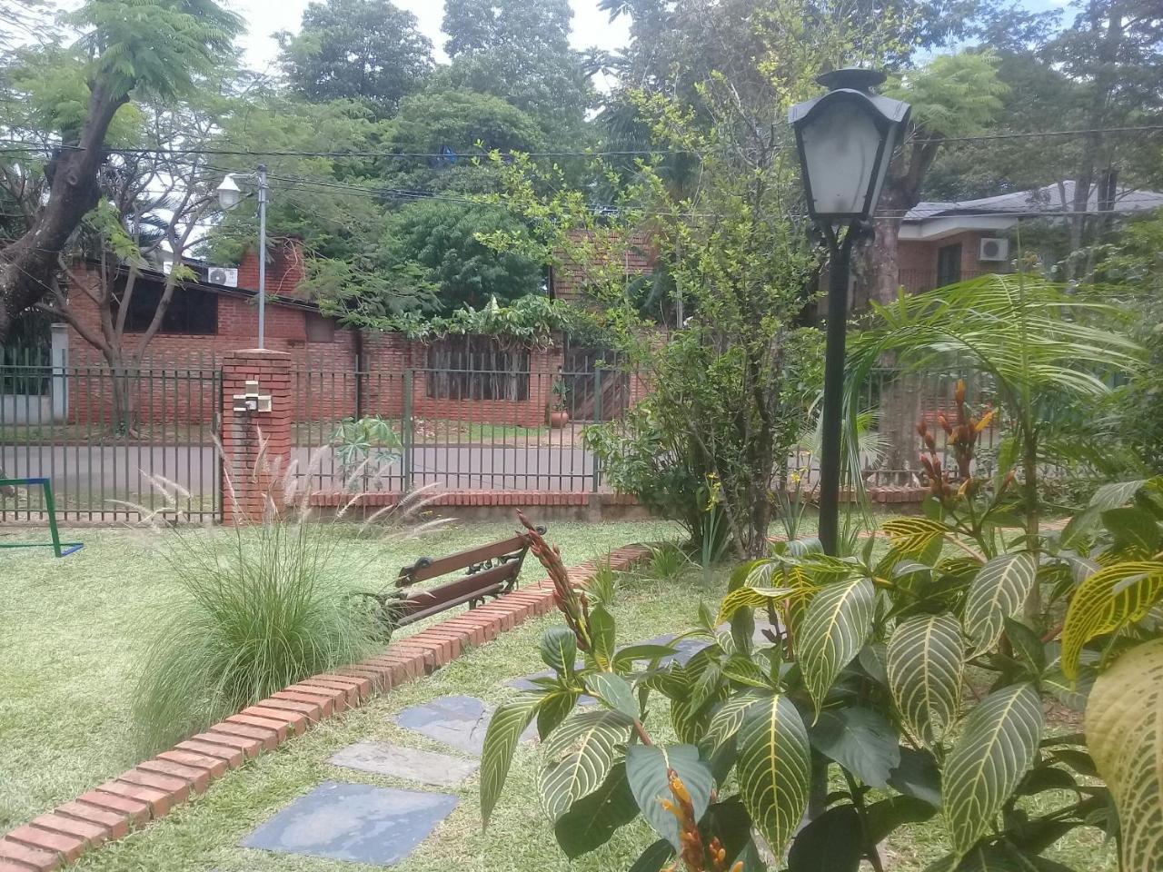 Hospedaje Los Vencejos Puerto Iguazu Exterior photo