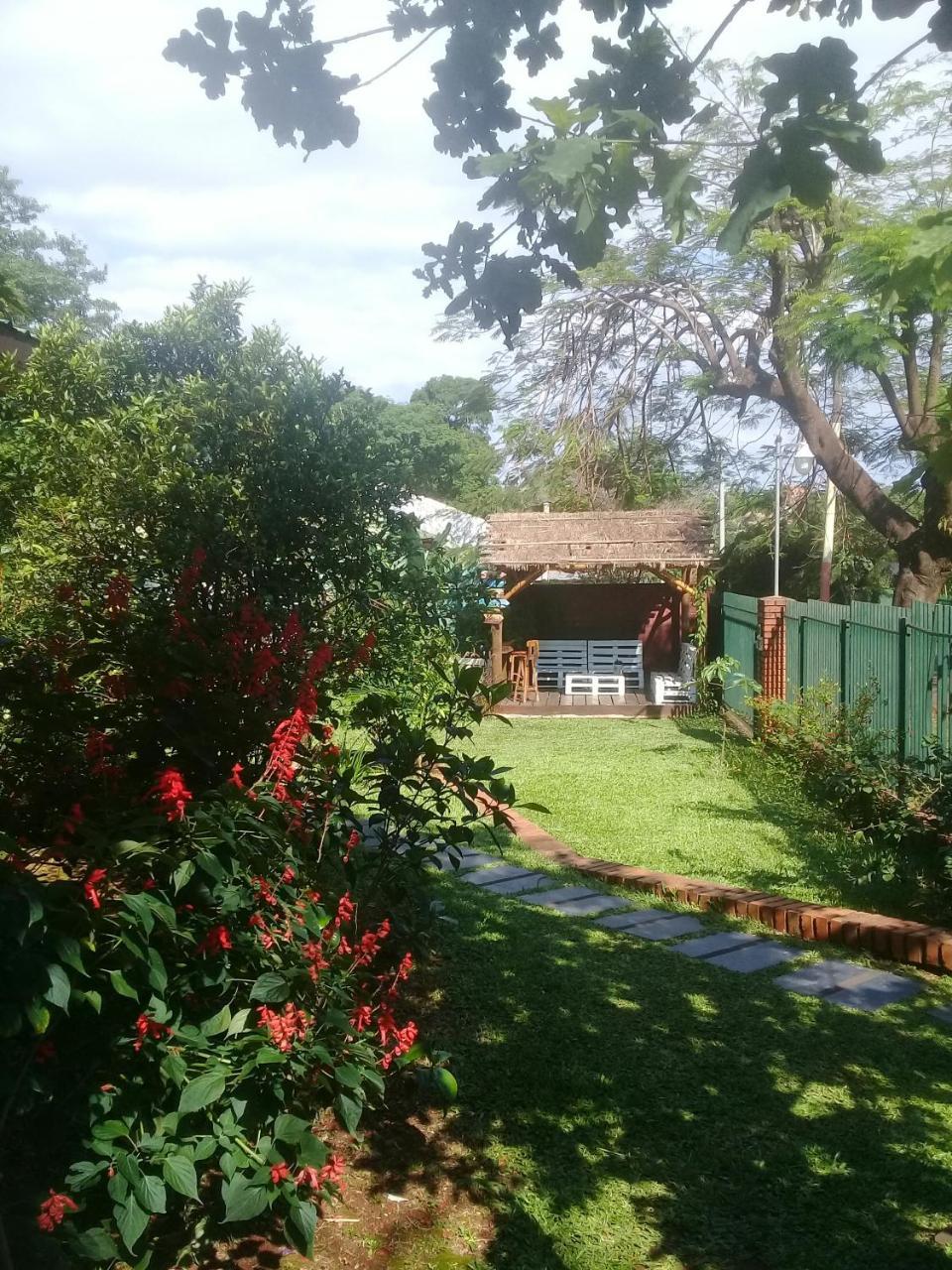 Hospedaje Los Vencejos Puerto Iguazu Exterior photo